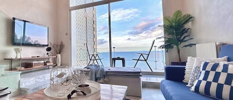 Apartment, 1 Bedroom, Smoking, Terrace | Living room