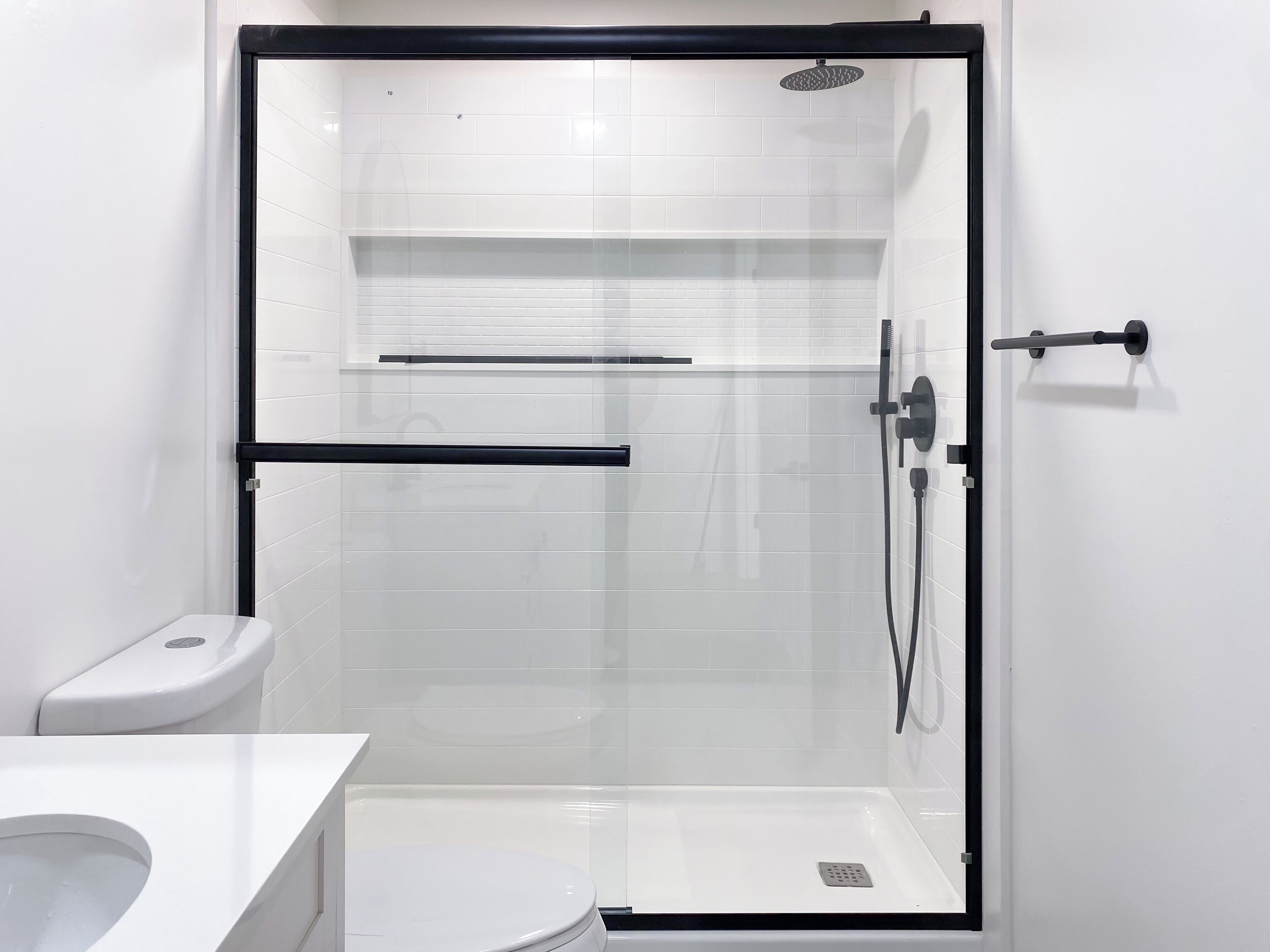 Dusche, Haartrockner, Handtücher, Seife