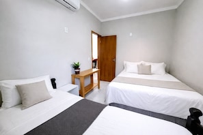 2 bedrooms, WiFi - 1 minute from the beach. Apartment with kitchen, barbecue area and much more. (Ubatuba)