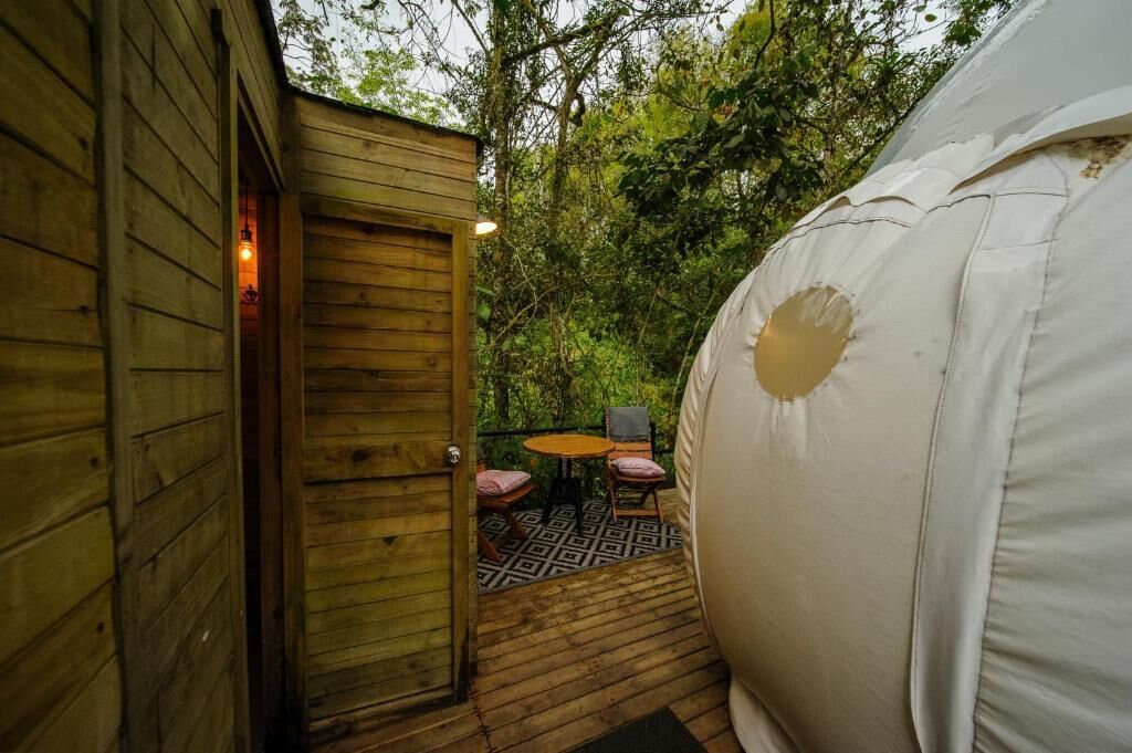 Tienda de campaña de diseñador, vista al río | Terraza o patio