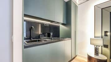 Executive Double Room | Private kitchen