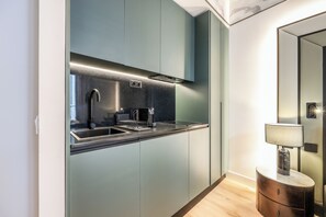 Executive Double Room | Private kitchen - Amazinn Madrid Plaza Mayor Collection II (Madrid)