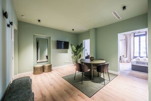 Deluxe Suite, Balcony, City View | Interior - Amazinn Madrid Plaza Mayor Collection II (Madrid)