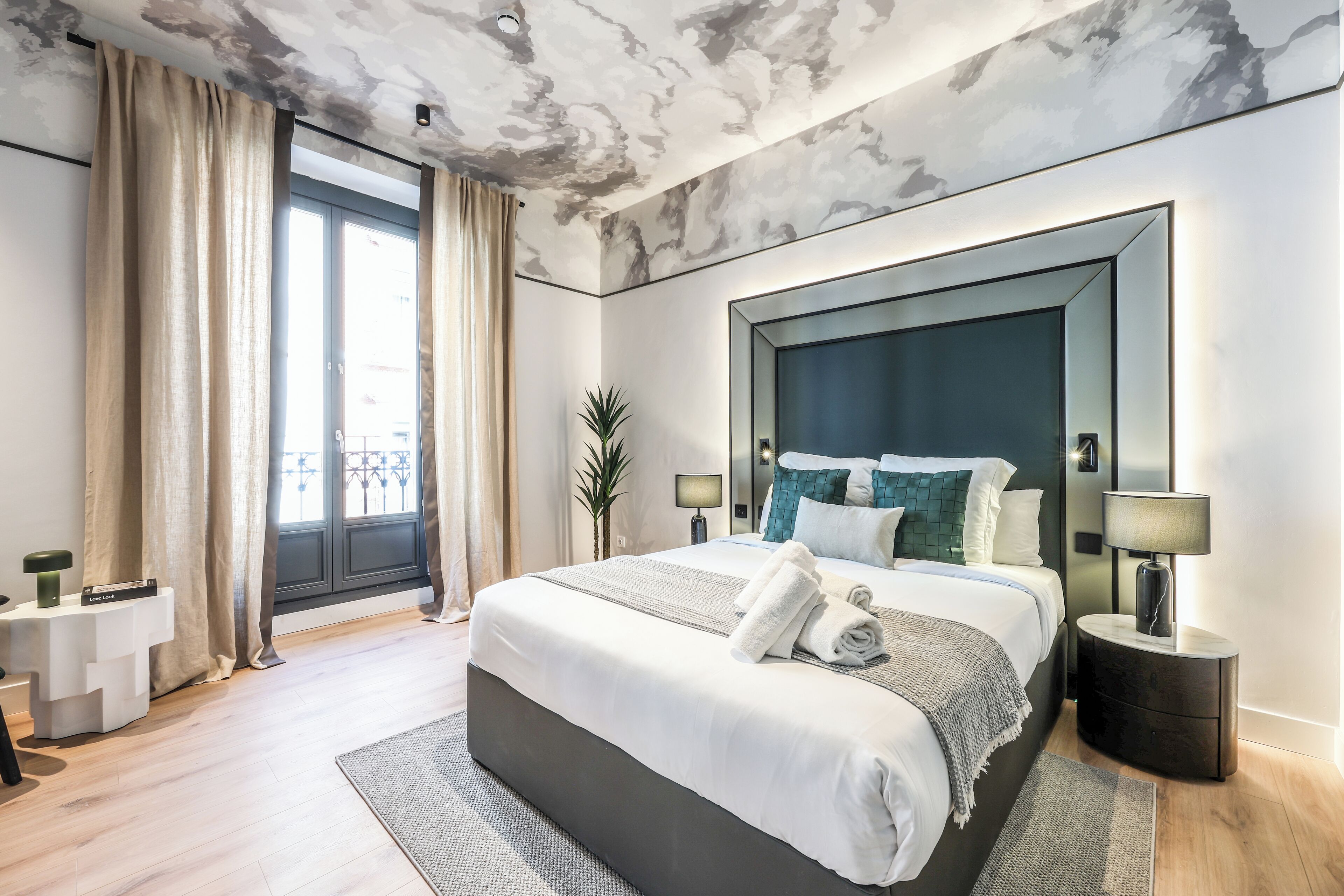 Deluxe Suite, Balcony, City View