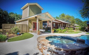 Pool - Tank House Stay for 2 in Comfort Texas Access to Pool Hot Tub (Comfort)