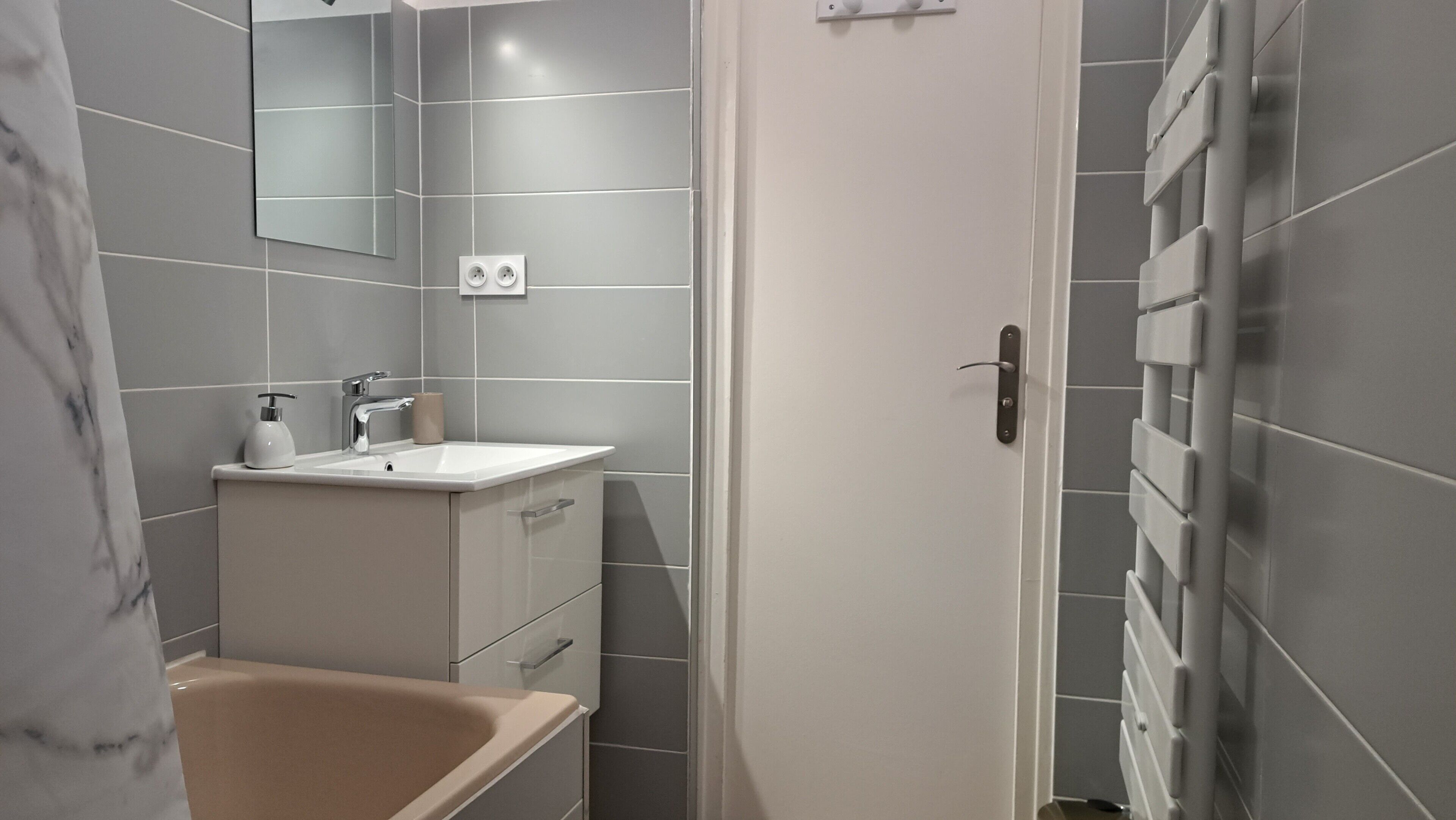 Douche, serviettes fournies