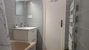 Shower, towels