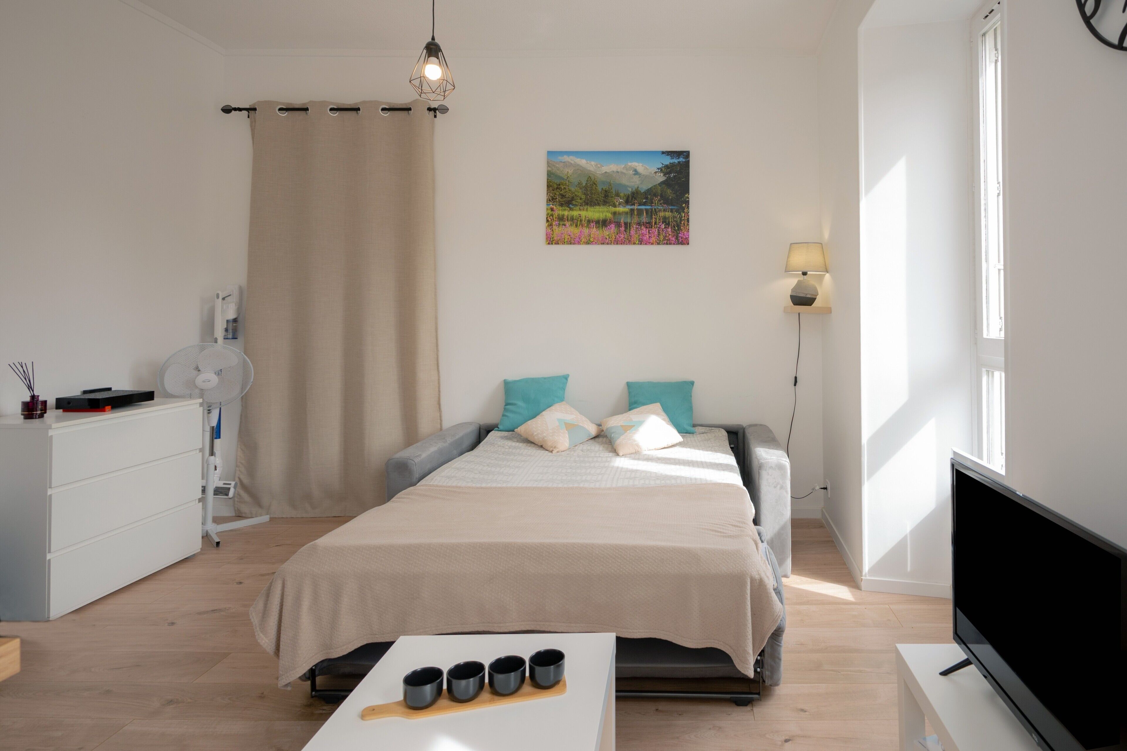 WiFi, bed sheets