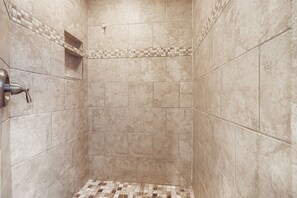 Shower, hair dryer, towels - 3 BD & 2 BT/Pool/Pet-Friendly (Jacksonville Beach)