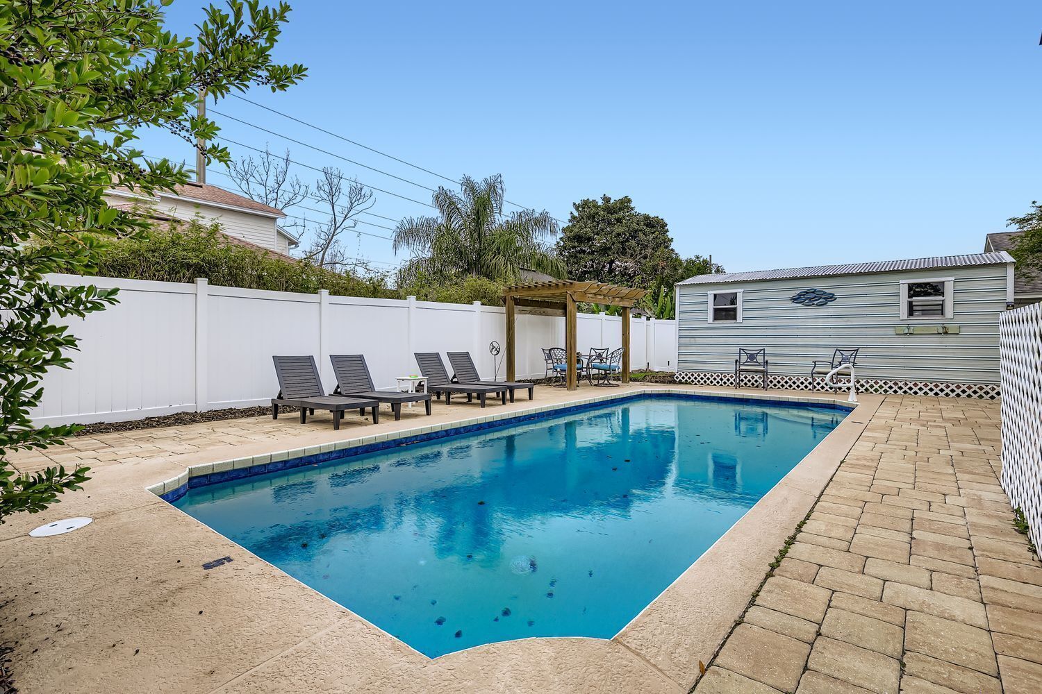 Et oppvarmet basseng