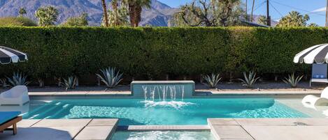 Een verwarmd zwembad