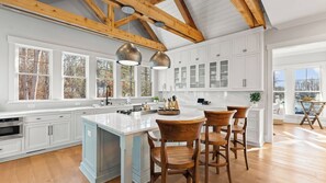 Interior - Southern Bell Estate by Avantstay Waterfront Luxury (Mooresville)