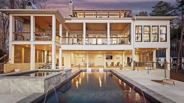 Villa (6 Bedrooms) | Façade de l’hébergement