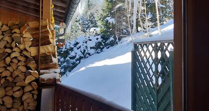 Zimmer 1 – Doppelzimmer mit Bergblick, gemeinsamer Terrasse und WLAN