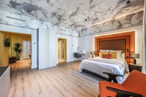 Suite Deluxe, balcón, vistas a la ciudad | Escritorio, espacio para trabajar con un portátil, wifi gratis