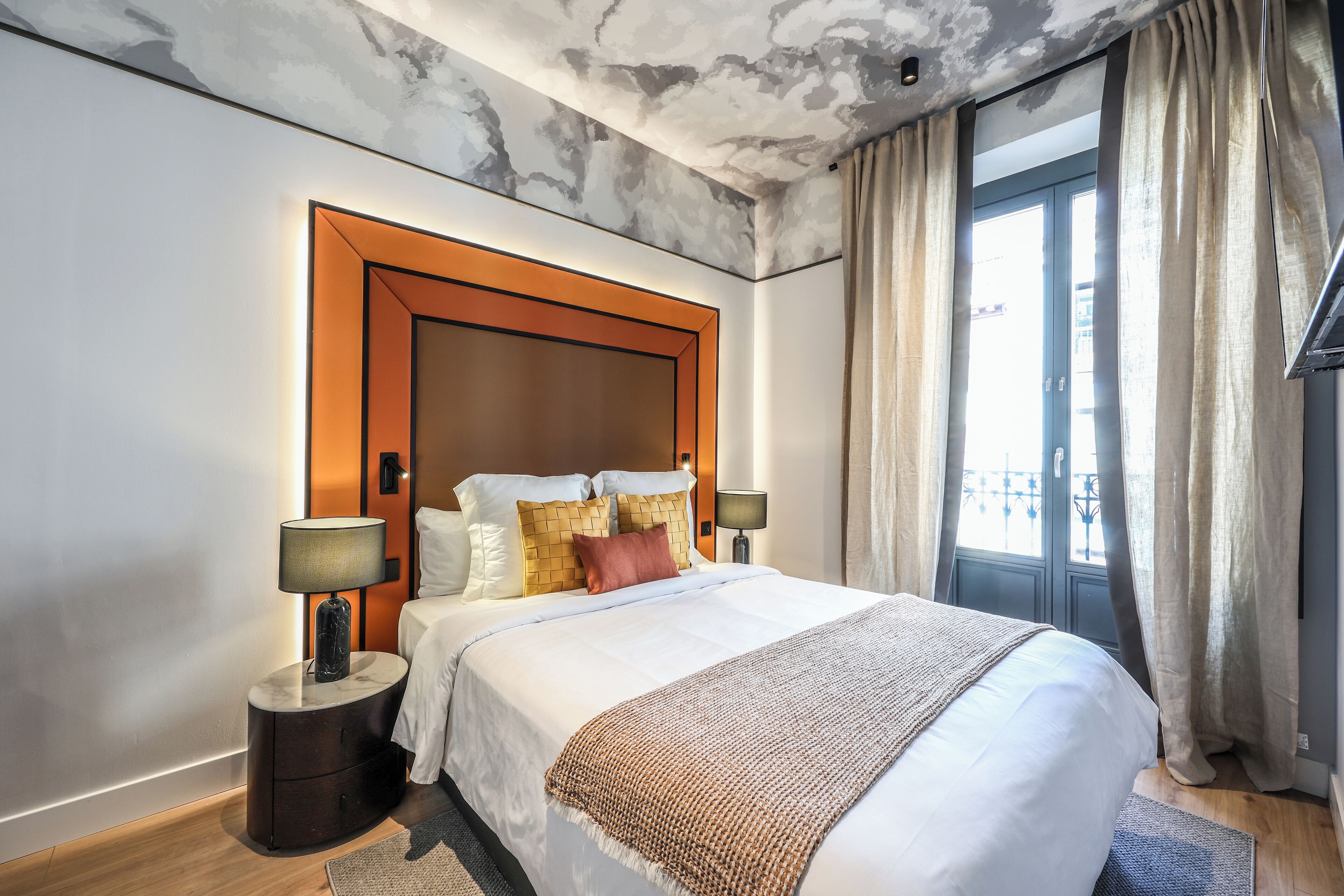 Deluxe appartement, balkon, uitzicht op stad | Een bureau, een laptopwerkplek, gratis wifi