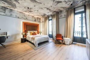 Suite Deluxe, balcón, vistas a la ciudad | Escritorio, espacio para trabajar con un portátil, wifi gratis