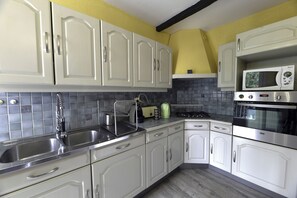Private kitchen - Le Corot - T2 near city center (Saint-Brieuc)