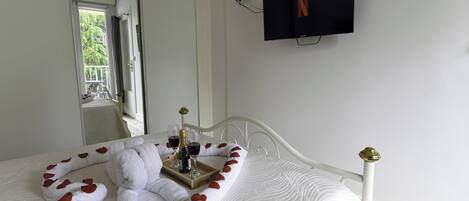 1 makuuhuone, silitysrauta/-lauta, Wi-Fi, vuodevaatteet