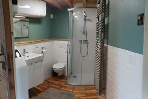 Hair dryer, towels, soap, toilet paper - Romantic gîte for two in a green setting (Saint-Pierre-en-Auge)