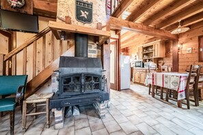 Interior - Chalet "6p Simple - Patchy" with Mountain View, Private Terrace and Wi-Fi (Verchaix)