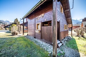 Exterior - Chalet “4p Classique-Les Ancolies”: Mountain View, Private Terrace, Wi-Fi (Verchaix)