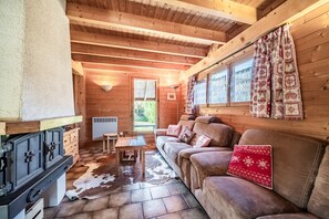 Fernseher, Kamin, Tischtennisplatte