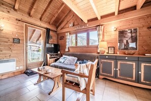Table tennis - Chalet “6p Classique - Le Rhodo” with Mountain View, Private Terrace, and Wi-Fi (Verchaix)