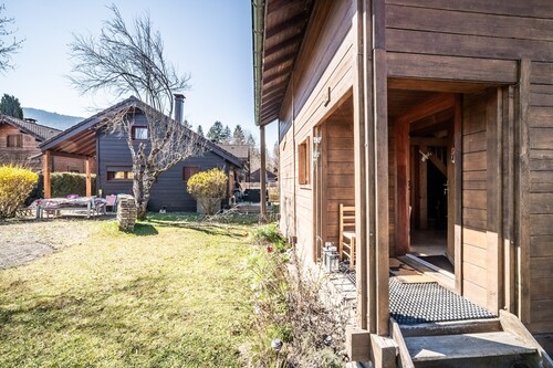 Chalet “6p Classique - Le Rhodo” with Mountain View, Private Terrace, and Wi-Fi