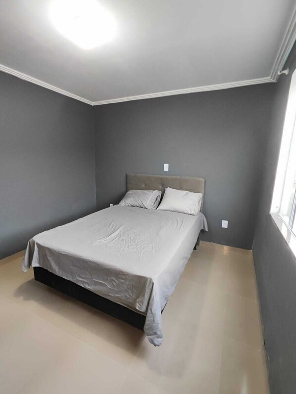 1 makuuhuone, silitysrauta/-lauta, internet, vuodevaatteet