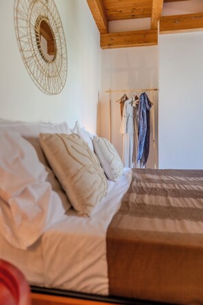 2 bedrooms, iron/ironing board, bed sheets - Sottotorre Home: 8 min walk to the beach (Calasetta)