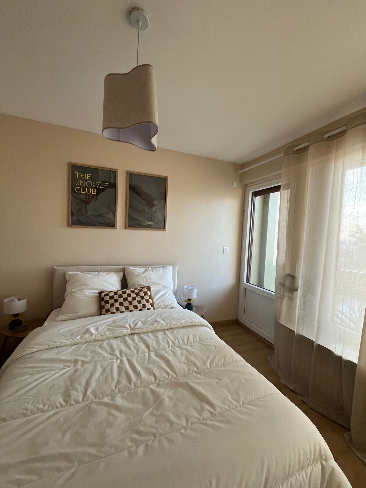 Travel cot, WiFi, bed sheets