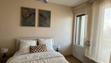 Travel cot, WiFi, bed sheets