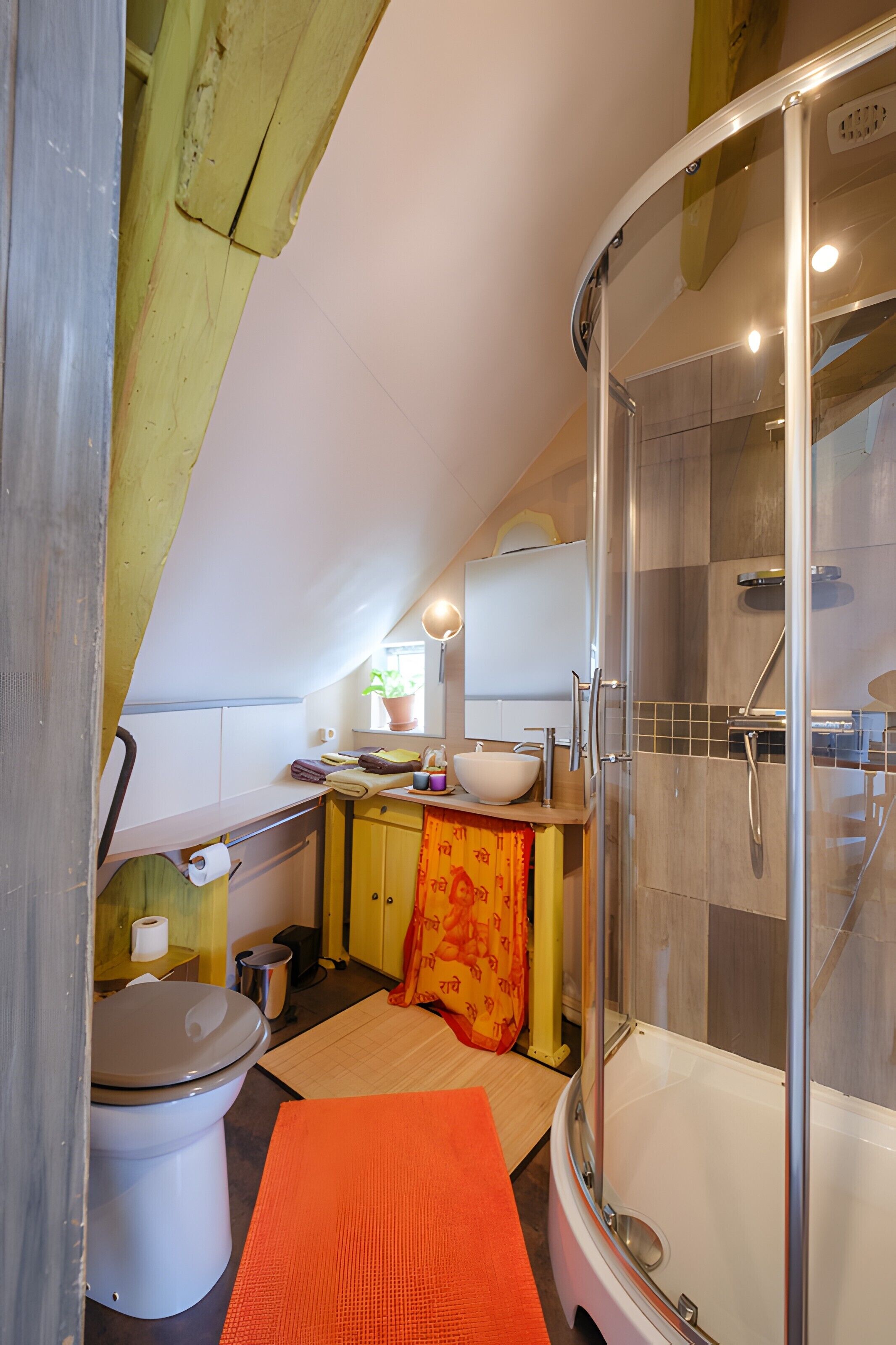 Ducha, secador de pelo y toallas