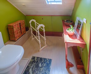 Interior - Guest Room “Le Balcon De Loire - Safran” – Exceptional Loire River View (La Chapelle sur Loire)