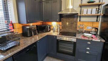 Dishwasher, cookware/dishes/utensils