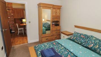 2 bedrooms, individually decorated, individually furnished, free WiFi