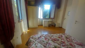 5 Schlafzimmer, Bügeleisen/Bügelbrett, WLAN, Bettwäsche