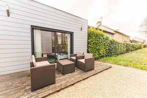 Terrace/patio - 3. Gîte nature, swimming pool, spa Futuroscope Poitiers - Domaine des Tilleuls (Montamise)