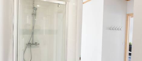 Douche, séchoir à cheveux