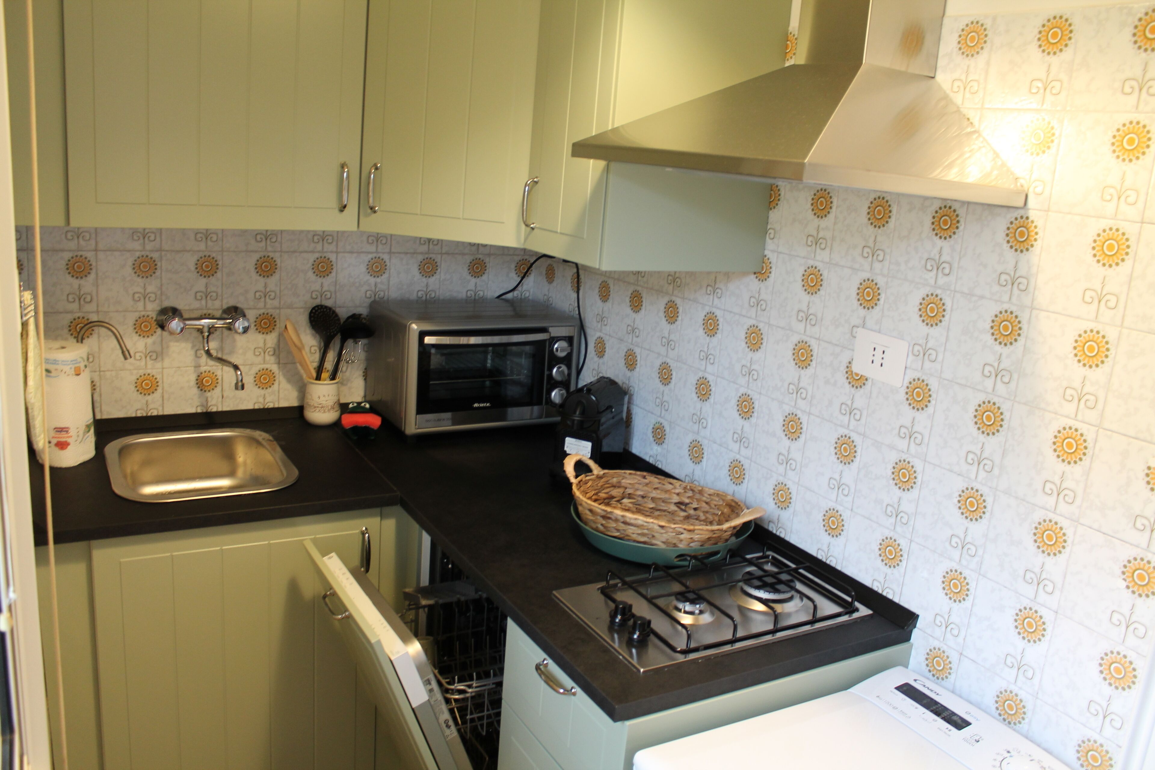 Kühlschrank, Ofen, Herdplatte, Geschirrspüler