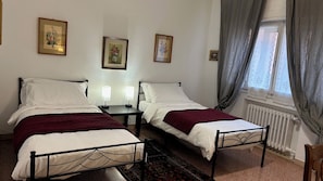 3 habitaciones, tabla de planchar con plancha y wifi gratis 