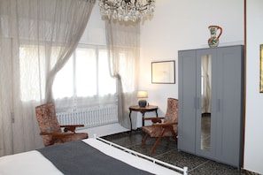 3 habitaciones, tabla de planchar con plancha y wifi gratis 