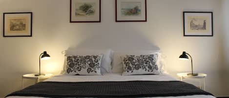 3 slaapkamers, een strijkplank/strijkijzer, gratis wifi, beddengoed