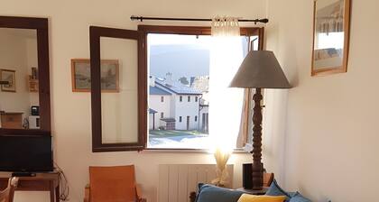 Appartement 'Roc Sol i Neou' avec vue sur la montagne, terrasse privée et Wi-Fi