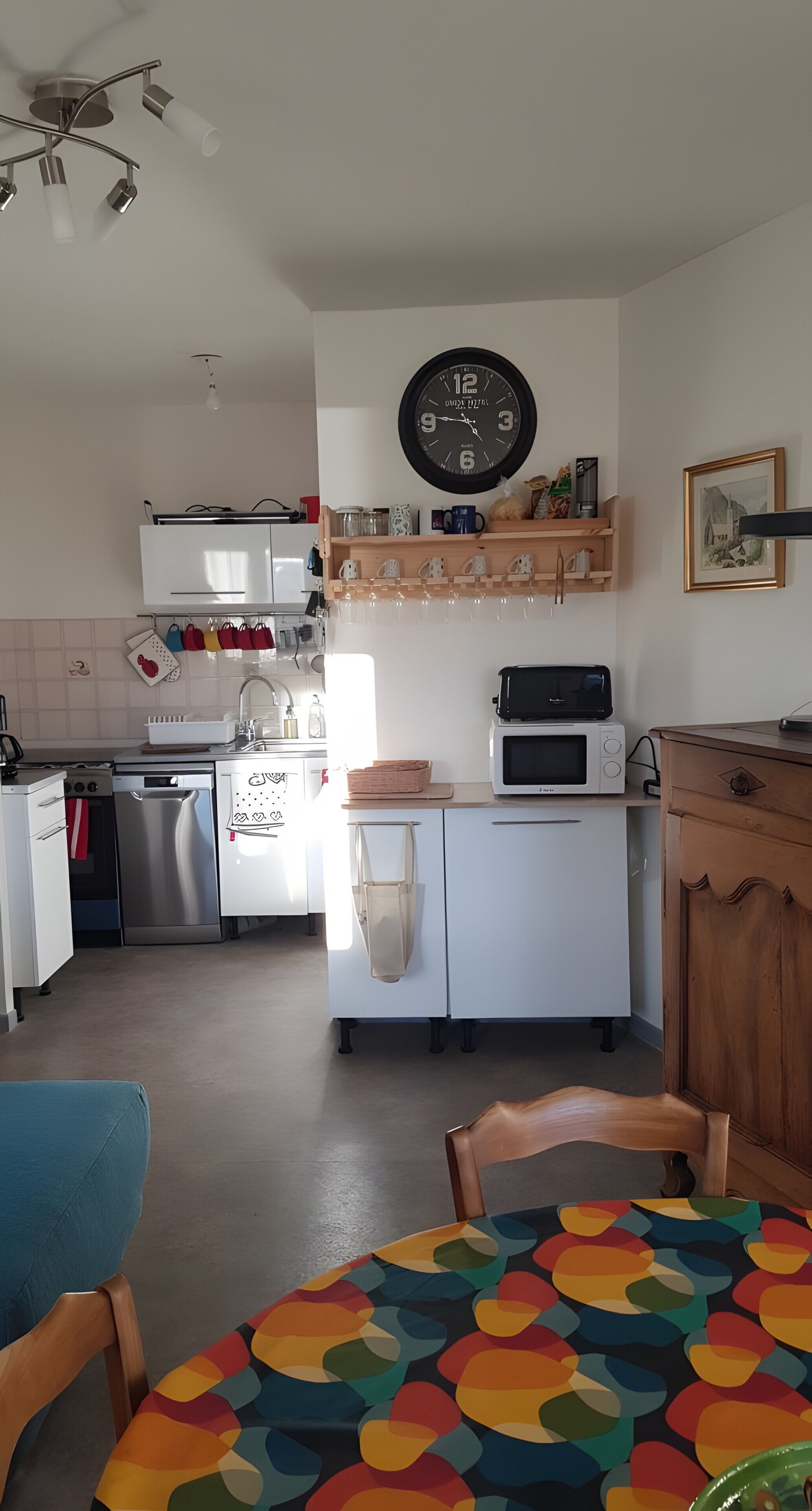 Køleskab, mikrobølgeovn, ovn, kogeplade