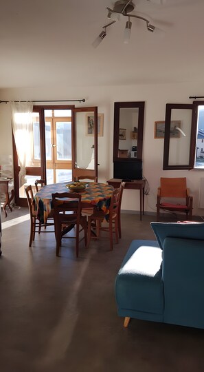 Dining - Apartment 'Roc Sol i Neou' with Mountain View, Private Terrace and Wi-Fi (Puyvalador)