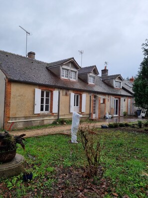 Exterior - Charming longère in the heart of the Loiret near the Orléans canal and its large garden (Chailly-en-Gâtinais)