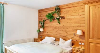 Room 'Zimmer 8 - Doppelzimmer' with Mountain View, Shared Terrace and Wi-Fi