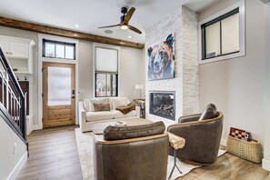 Televisión, chimenea